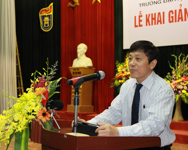 GS.TS Mai Trọng Nhuận - Giám đốc ĐHQGHN - phát biểu tại buổi lễ 